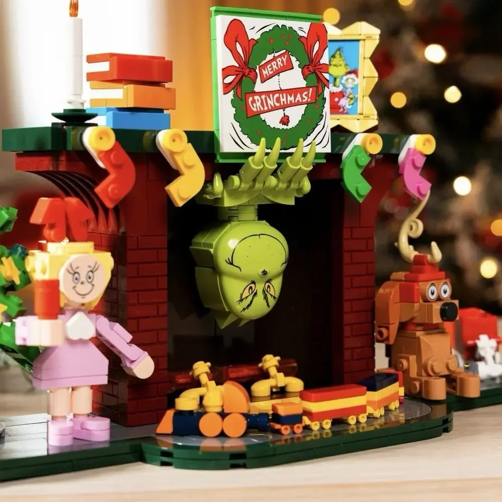 Brickcraft The Grinch Grinchmas Eve Fireplace Building Kit, 547 Pieces, Holiday